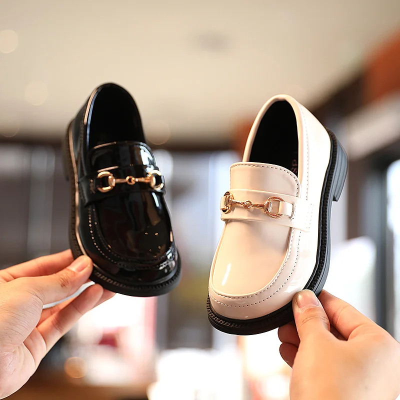 Girls Casual Patent Leather Shoes Soft Children's Beach Shoes Kids Summer Metal Buckle Sandals Princess Dress Fashion Loafers
Girls Casual Patent Leather Shoes Soft Children's Beach Shoes Kids Summer Metal Buckle Sandals Princess Dress Fashion Loafers