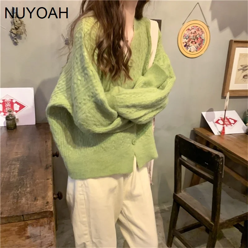 Green V-neck Sweater Women's Spring and Autumn 2021 New Lazy Wind Sweater Coat Cardigan Design Sense TopNuyoah
Green V-neck Sweater Women's Spring and Autumn 2021 New Lazy Wind Sweater Coat Cardigan Design Sense TopNuyoah
