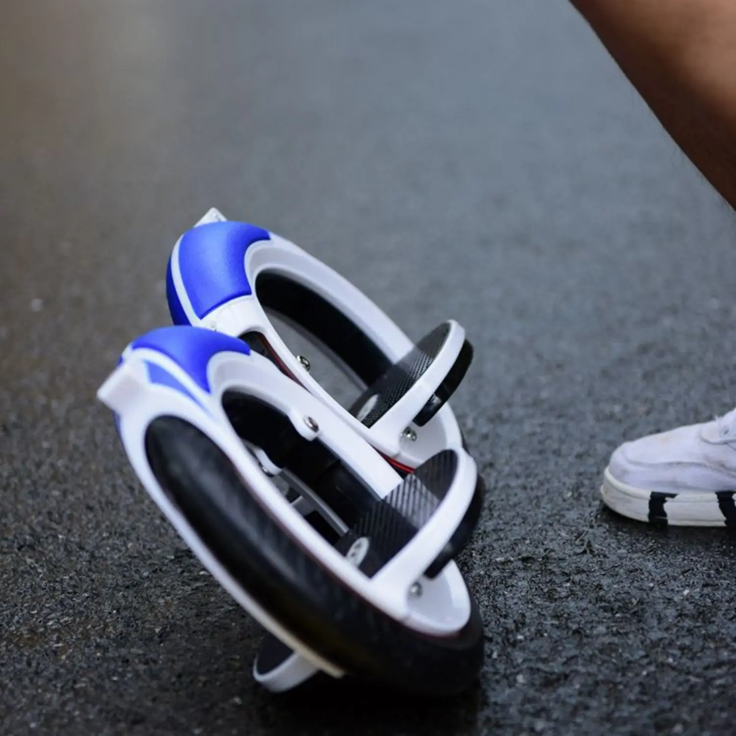 Adult two-wheeled skateboard pedal riding health wind fire wheel super drift board vitality board
Adult two-wheeled skateboard pedal riding health wind fire wheel super drift board vitality board
