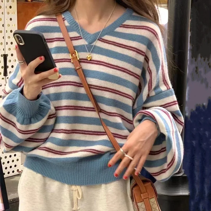 Soft rainbow stripe V-neck knit sweater woman looks thin and languid pullover top for autumn and winter
Soft rainbow stripe V-neck knit sweater woman looks thin and languid pullover top for autumn and winter