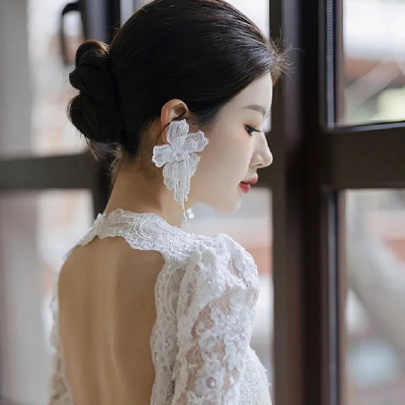 HP136 Fairy Wedding Bridal Earring Sequins Lace Flowers Crystal Beading Tassels Women Brides Bridesmaid Ear Accessories
HP136 Fairy Wedding Bridal Earring Sequins Lace Flowers Crystal Beading Tassels Women Brides Bridesmaid Ear Accessories