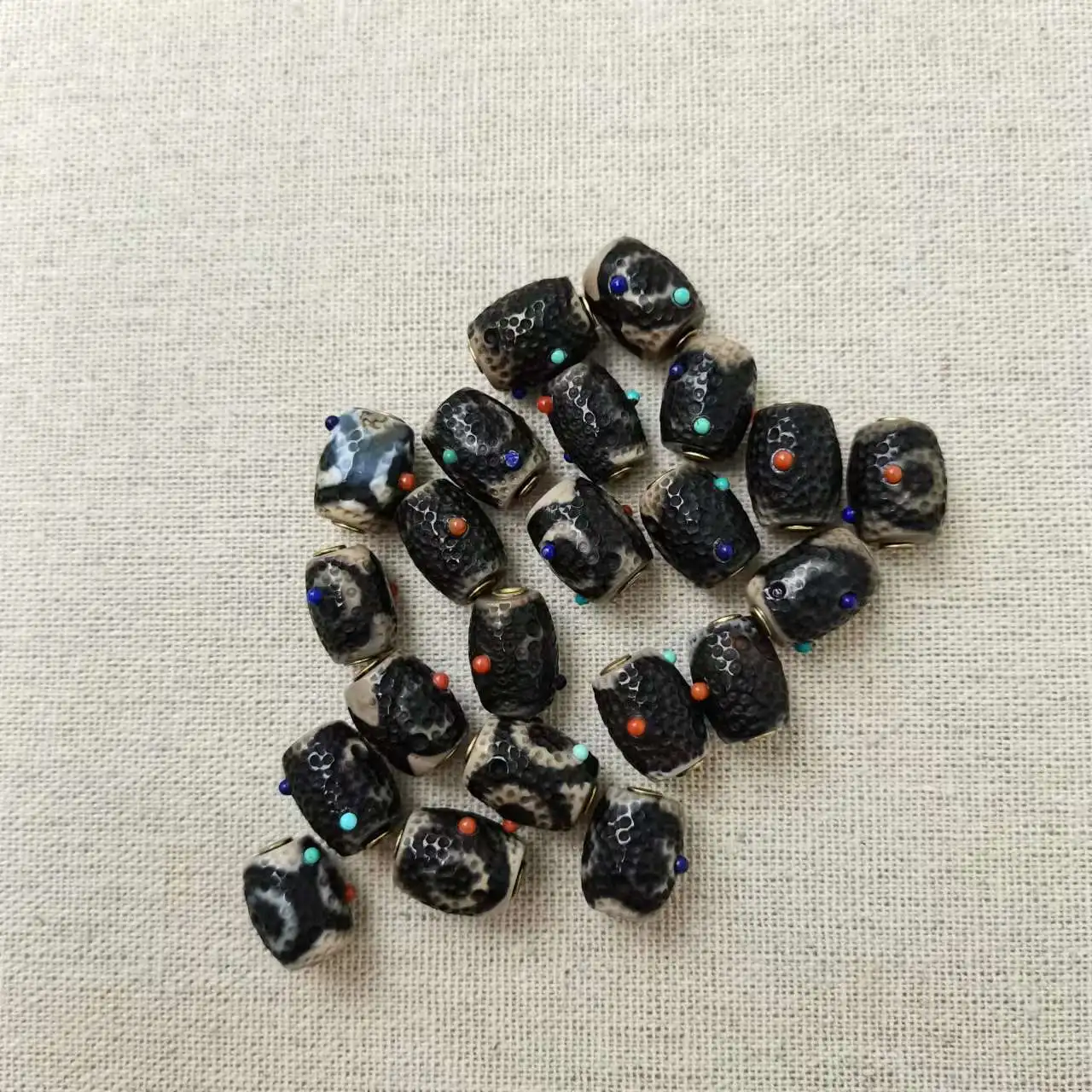 

22pcs/lot natural dzi carving beads inlaid sapphire blue lapis lazuli turquoise agate bulk wholesale brown black gem jewelry diy