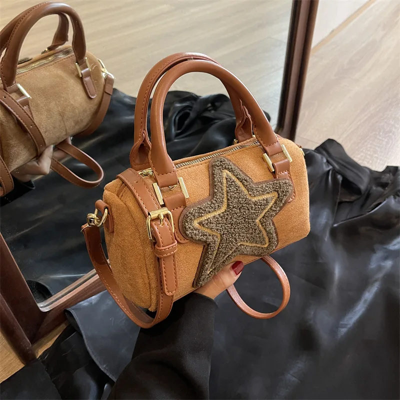 This year's Fashionable And Minimalist versatile Popular women's autumn all-in-one cross-body frosted hand pillow bag
This year's Fashionable And Minimalist versatile Popular women's autumn all-in-one cross-body frosted hand pillow bag