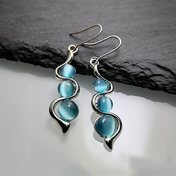 Fashion Moonstone Inlay Zircon Earrings for Women Anniversary Gift Engagement Party Hoop Earrings
Fashion Moonstone Inlay Zircon Earrings for Women Anniversary Gift Engagement Party Hoop Earrings