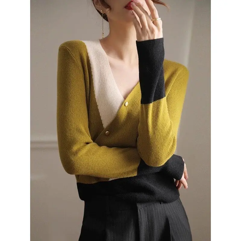 Women's Autumn Winter V-neck Knitting Pullover Patchwork Knit Sweater Fashion Female Clothes Casual Printed Elegant Lady Tops
Women's Autumn Winter V-neck Knitting Pullover Patchwork Knit Sweater Fashion Female Clothes Casual Printed Elegant Lady Tops
