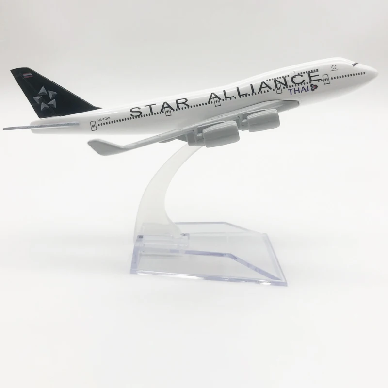 

1:400 Scale 16CM Star Alliance B747 Boeing Static Aircraft Model Alloy Solid Decoration Toy Crafts Collection Toy Gift