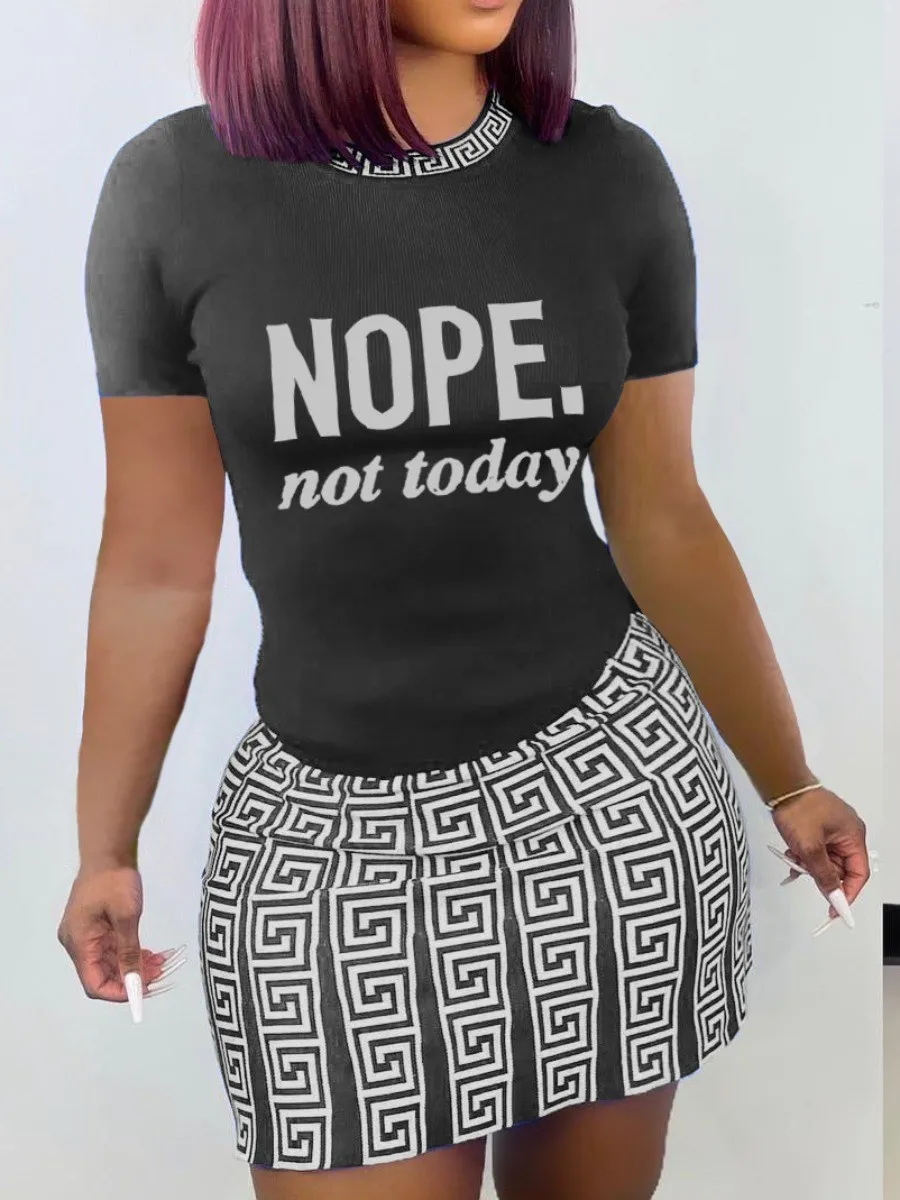 LW Letter Print Skirt Set Color Block 2pc Round Neck Short Sleeve Black Tee Top&Geometric Printing A Line Dress Matching Outfits
LW Letter Print Skirt Set Color Block 2pc Round Neck Short Sleeve Black Tee Top&Geometric Printing A Line Dress Matching Outfits