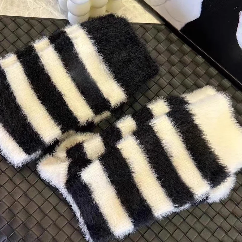 1/2pair Winter Warmer Mink Fur Socks Thicken Thermal Wool Cashmere Snow Socks Striped Coral Velvet Boots Floor Towel Socks
1/2pair Winter Warmer Mink Fur Socks Thicken Thermal Wool Cashmere Snow Socks Striped Coral Velvet Boots Floor Towel Socks