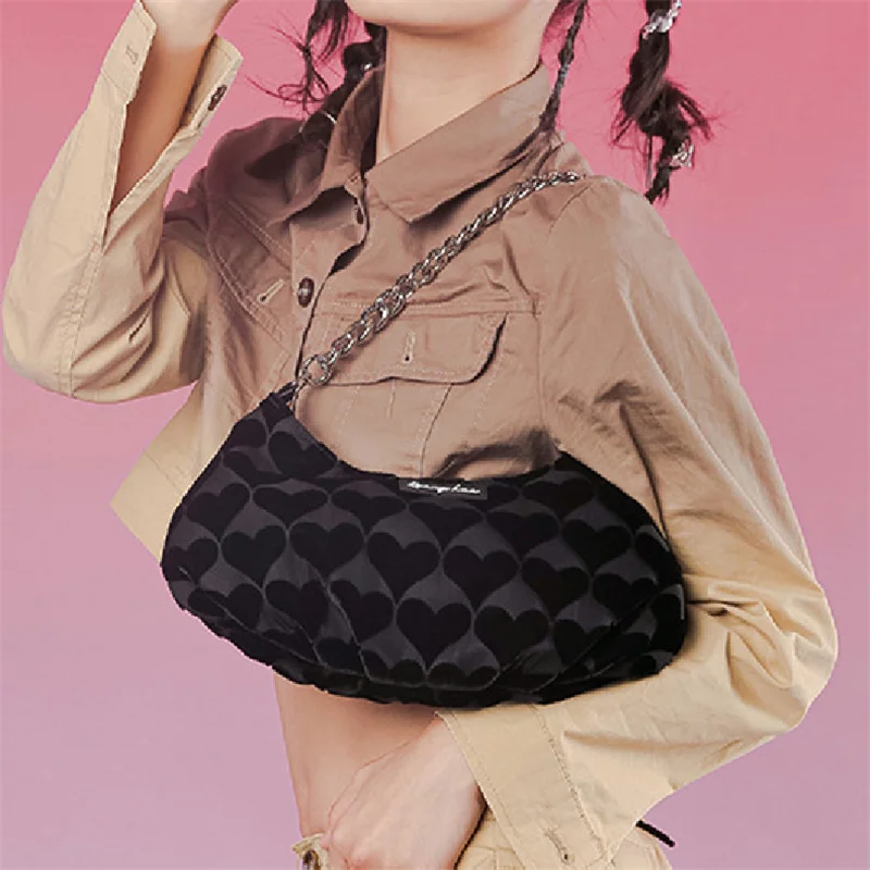 2022 New Fashion Creative Nylon Love Women Bag Chain Armpit Bag Shoulder Bag Street Trend Messenger Bag Women Malas De Senhora
2022 New Fashion Creative Nylon Love Women Bag Chain Armpit Bag Shoulder Bag Street Trend Messenger Bag Women Malas De Senhora