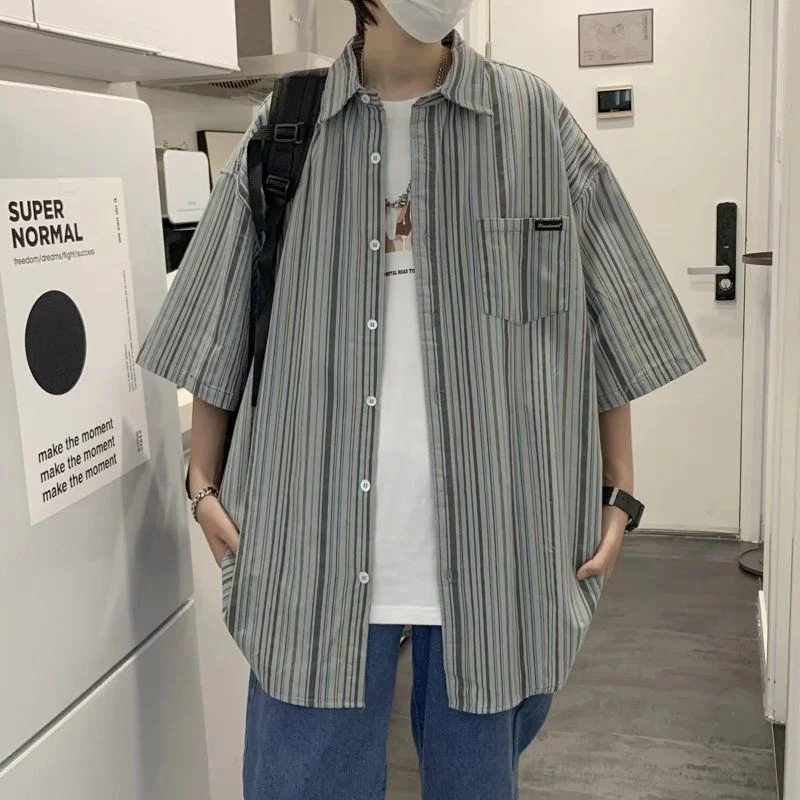 5-point Sleeve Striped Shirt Casual All-match Shirts Short Sleeve Top Loose Fashion Men Clothes Oversize Trend Summer Retro Coat
5-point Sleeve Striped Shirt Casual All-match Shirts Short Sleeve Top Loose Fashion Men Clothes Oversize Trend Summer Retro Coat