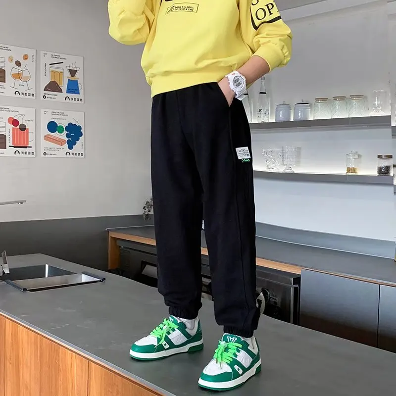 Korean Version of The Children's Clothing Summer Thin Section Loose and Thin New Tide Casual All-match Sports Trousers Unisex 
Korean Version of The Children's Clothing Summer Thin Section Loose and Thin New Tide Casual All-match Sports Trousers Unisex