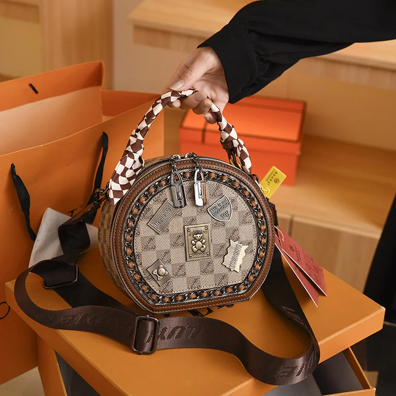 Fashion Net Celebrity All-Match Broadband Shoulder Messenger Bag Ladies Luxury Design Small Round Bag Crossbody Purse For Women
Fashion Net Celebrity All-Match Broadband Shoulder Messenger Bag Ladies Luxury Design Small Round Bag Crossbody Purse For Women
