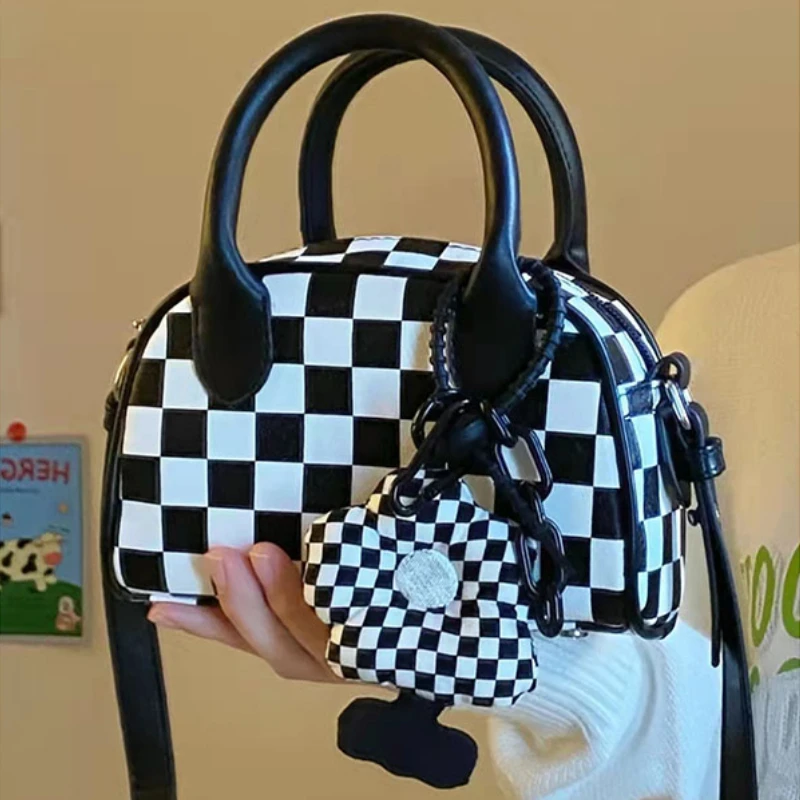 Fashion Black White Plaid Women Boston Shoulder Bags Checkerboard PU Leather Crossbody Bag Retro Female Small Tote Handbags
Fashion Black White Plaid Women Boston Shoulder Bags Checkerboard PU Leather Crossbody Bag Retro Female Small Tote Handbags