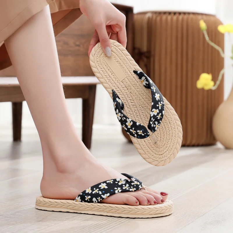 Сандалии женские на плоской подошве, повседневные Нескользящие босоножки с зажимом и клейкой поверхностью, лето 2023