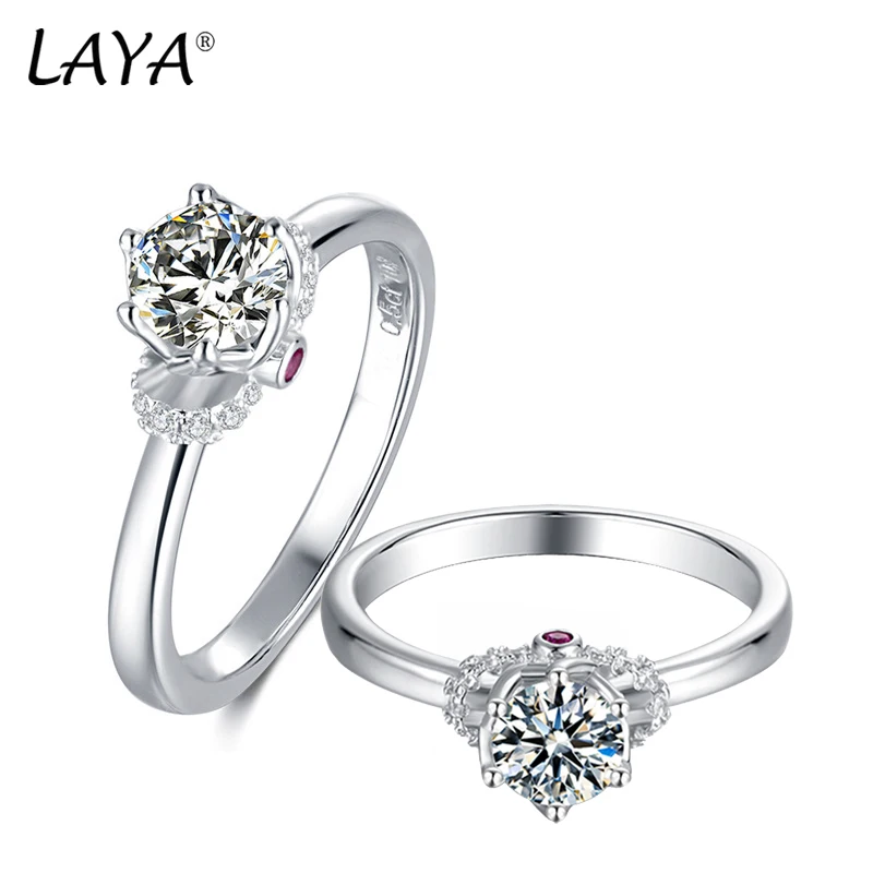 LAYA 0.5CT 1CT Муассанит обручальные кольца для женщин S925 стерлингового серебра обручальные кольца Роскошные изысканные ювелирные изделия с сертификатом GRA
LAYA 0.5CT 1CT Муассанит обручальные кольца для женщин S925 стерлингового серебра обручальные кольца Роскошные изысканные ювелирные изделия с сертификатом GRA