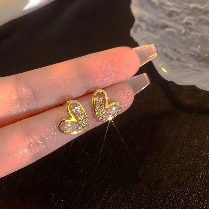 2022 New Micro Set Zircon Love Earrings For Women Korean Asymmetric Delicate Fashion Earrings Wedding Jewelry Birthday Gifts
2022 New Micro Set Zircon Love Earrings For Women Korean Asymmetric Delicate Fashion Earrings Wedding Jewelry Birthday Gifts