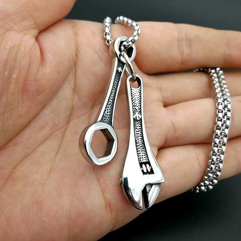 New Titanium Steel Men's Fashion Retro Necklace Motorcycle Wrench Tool Pendant Necklace Punk Hip Hop Personality Jewelry
New Titanium Steel Men's Fashion Retro Necklace Motorcycle Wrench Tool Pendant Necklace Punk Hip Hop Personality Jewelry