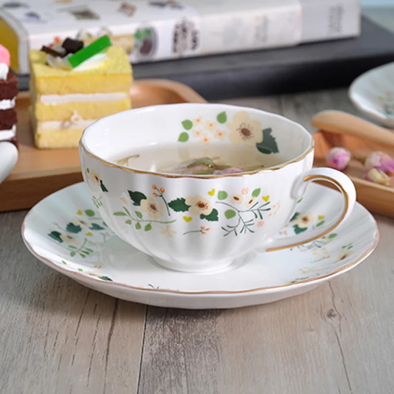 Gold Rim European Ceramic Coffee Cup Set Cute Eco Friendly Fine Bone China Coffee Cup Set Turkish Canecas Drinkware
Gold Rim European Ceramic Coffee Cup Set Cute Eco Friendly Fine Bone China Coffee Cup Set Turkish Canecas Drinkware