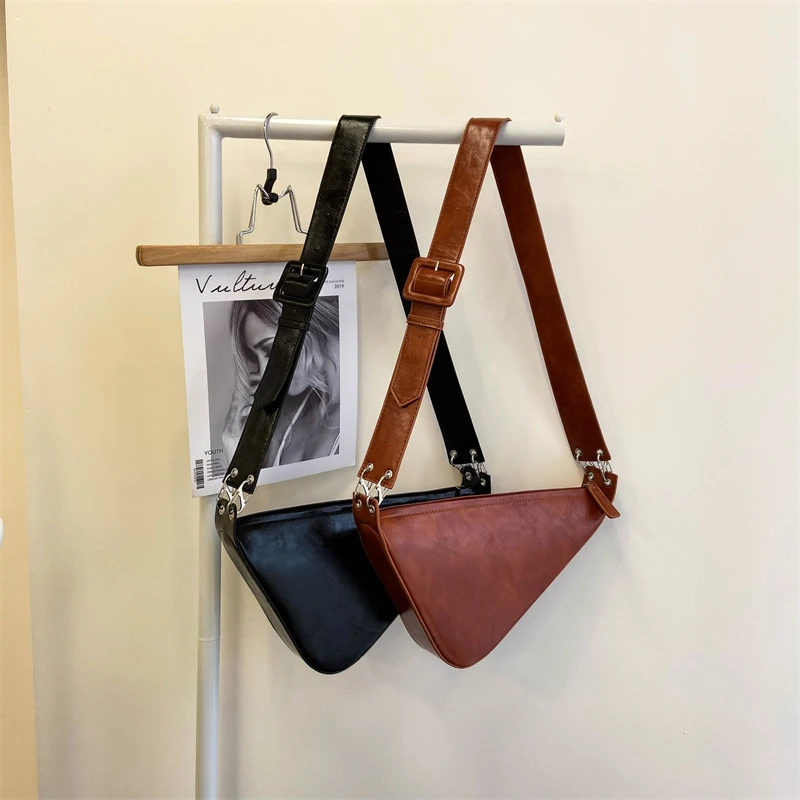 2022 Winter Vintage Triangle Soft PU Leather Shoulder Bag for Women Simple Solid Color Design Female Crossbody Bag Sac A Main
2022 Winter Vintage Triangle Soft PU Leather Shoulder Bag for Women Simple Solid Color Design Female Crossbody Bag Sac A Main