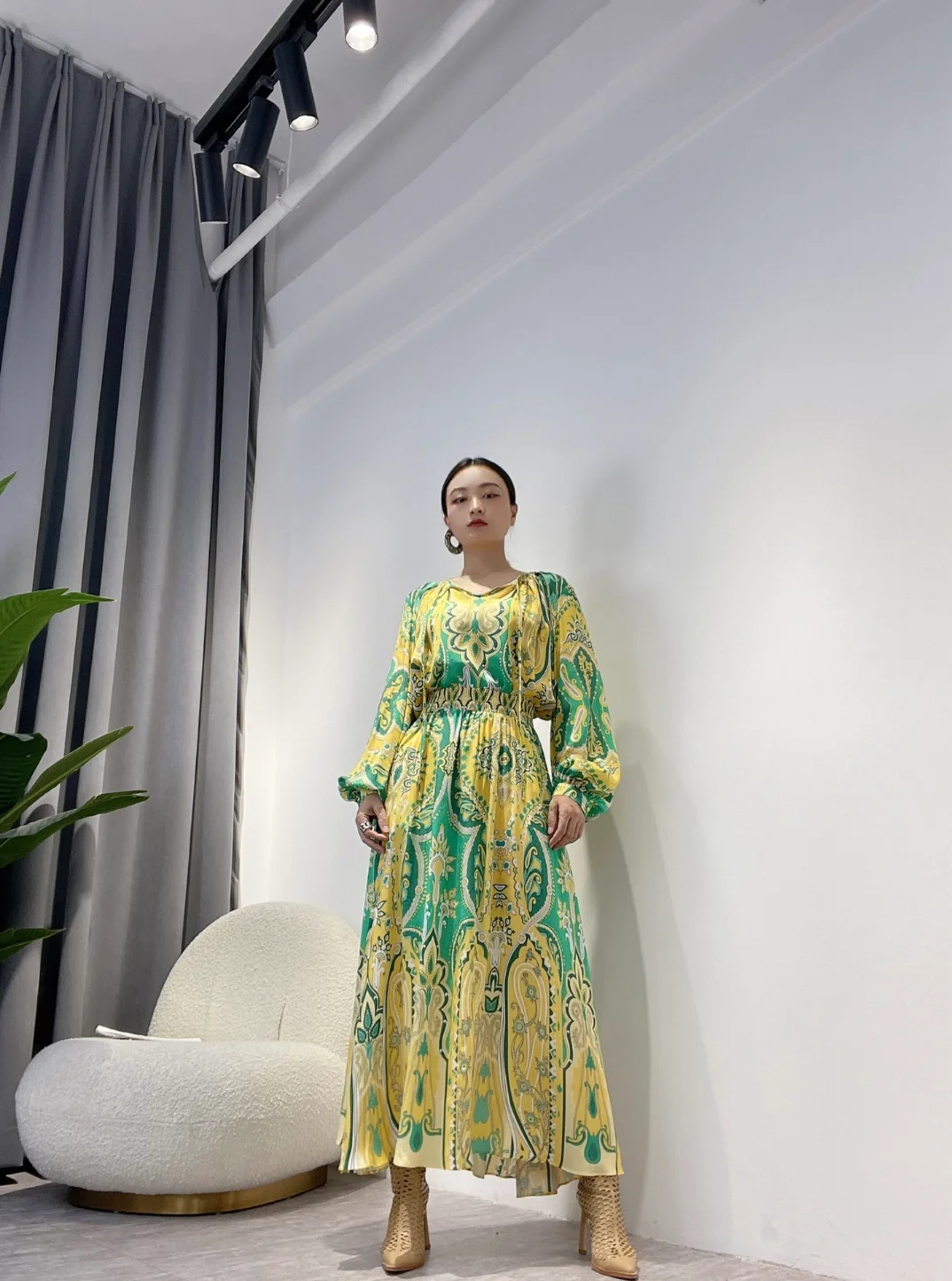 2 Pieces Set 2022 Autumn Top Quality Blue Green Yellow Red Paisley Floral Print Loose Crepe Silk Blouse Long Skirt Suit Woman
2 Pieces Set 2022 Autumn Top Quality Blue Green Yellow Red Paisley Floral Print Loose Crepe Silk Blouse Long Skirt Suit Woman