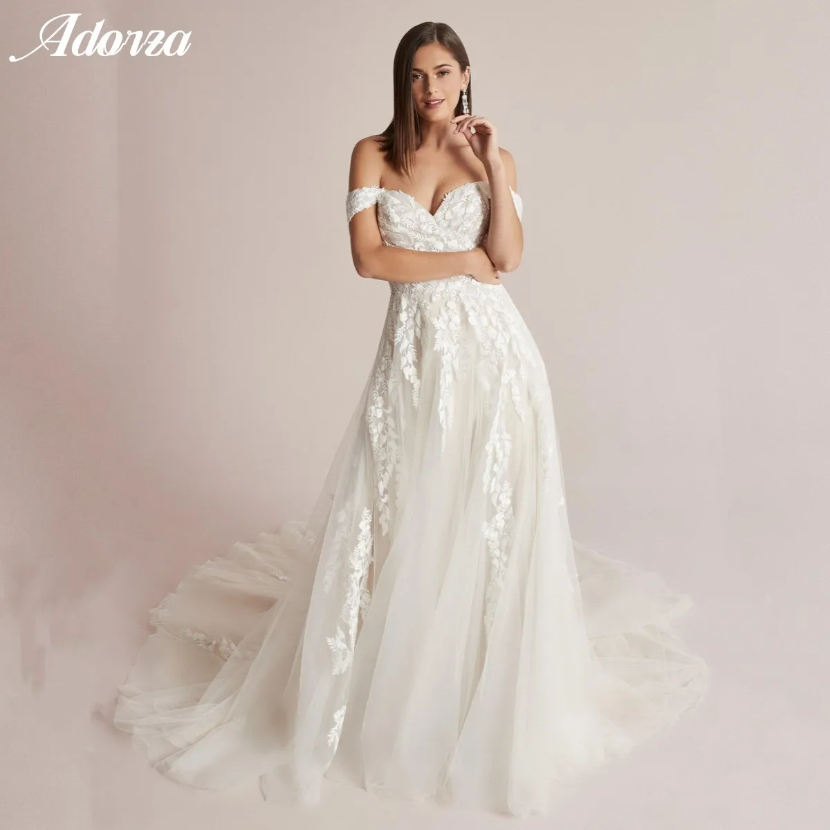 Платье Свадебное ТРАПЕЦИЕВИДНОЕ кружевное с открытыми плечами и аппликацией
Платье Свадебное ТРАПЕЦИЕВИДНОЕ кружевное с открытыми плечами и аппликацией