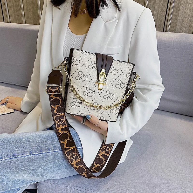 Disney Mickey Mouse Female Bag Chain Shoulder Messenger Bag Large Capacity Cartoon Print Mickey Bucket Bag
Disney Mickey Mouse Female Bag Chain Shoulder Messenger Bag Large Capacity Cartoon Print Mickey Bucket Bag
