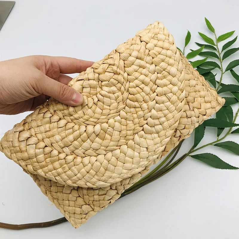 Новая плетеная Сумка из кукурузного меха, клатч, женская сумка большой вместимости с застежкой, сумка ручной работы, женская сумка, кошелек для монет
Новая плетеная Сумка из кукурузного меха, клатч, женская сумка большой вместимости с застежкой, сумка ручной работы, женская сумка, кошелек для монет