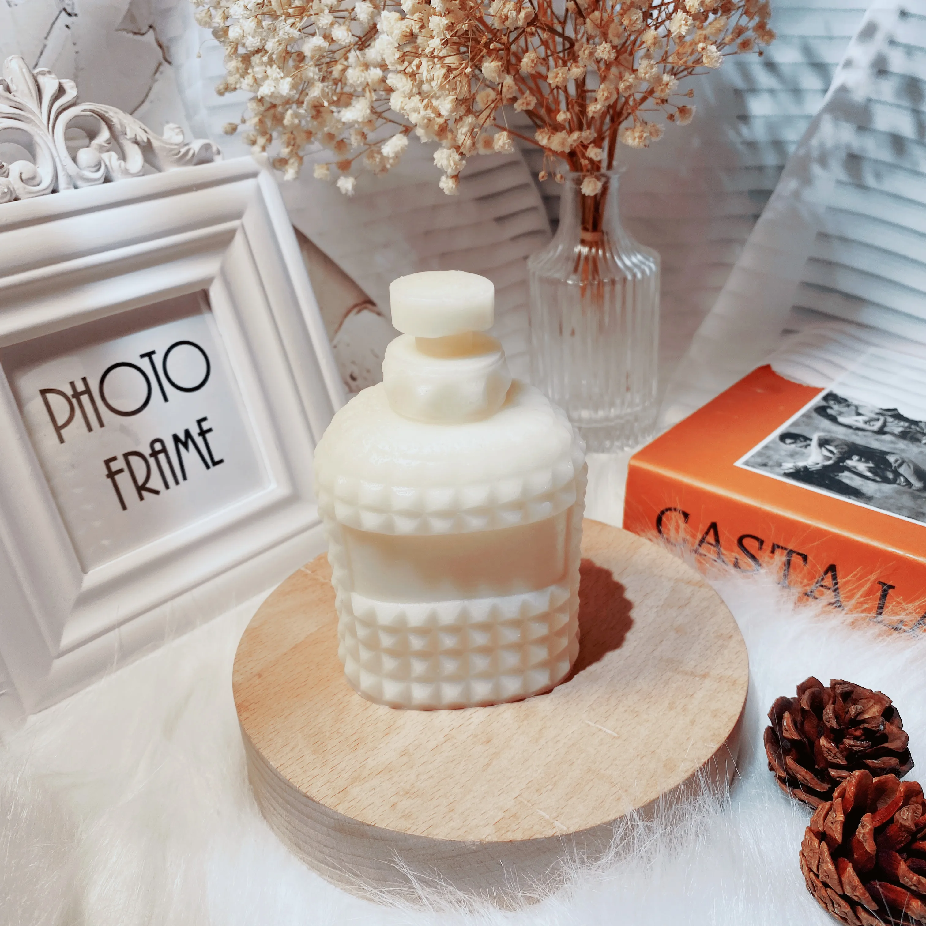 3D Perfume Bottle Silicone Mold Retro Perfume Bottle Candle Mold Manual Crafts Home Decor Aroma Wax Candle Silicone Mould
3D Perfume Bottle Silicone Mold Retro Perfume Bottle Candle Mold Manual Crafts Home Decor Aroma Wax Candle Silicone Mould