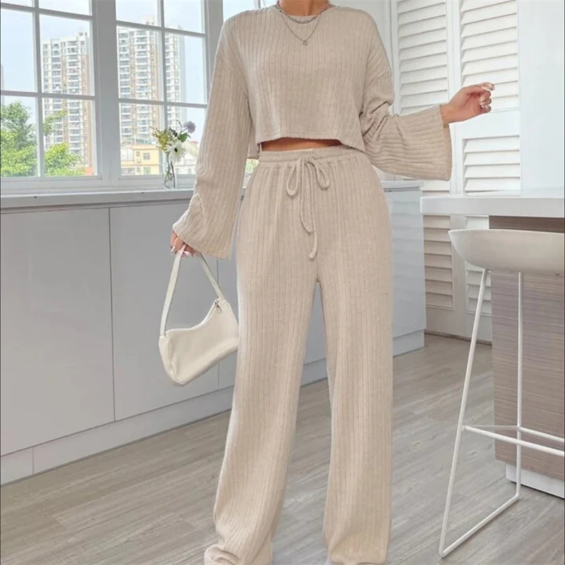 Женский трикотажный топ с круглым вырезом и длинным рукавом
Женский трикотажный топ с круглым вырезом и длинным рукавом