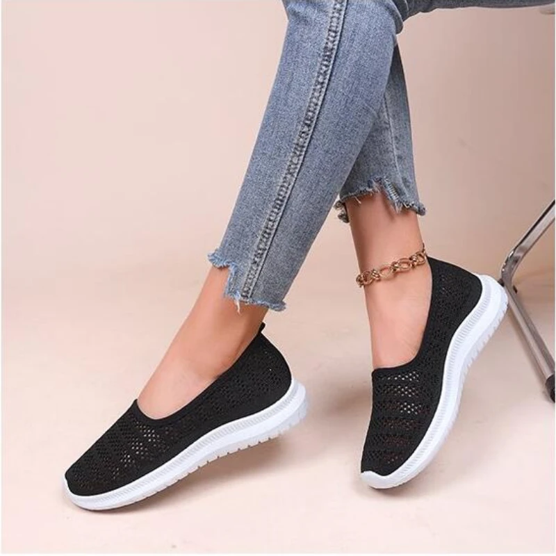 Sneakers Female Flat Soft Comfortable Fashion Lightweight Pumps Shoes Joker Slip-on Super Light Casual Vulcanize Shoes Woman Red
Sneakers Female Flat Soft Comfortable Fashion Lightweight Pumps Shoes Joker Slip-on Super Light Casual Vulcanize Shoes Woman Red