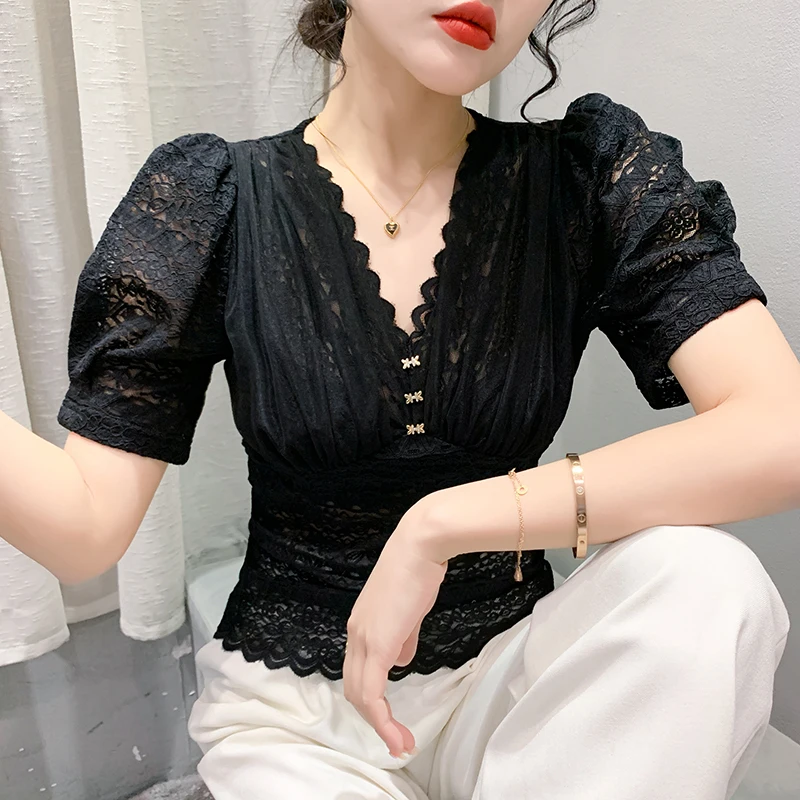 Женская Кружевная футболка, повседневная ажурная футболка с V-образным вырезом и пуговицами со стразами, модель 2023 в Корейском стиле на лето, 32386
Женская Кружевная футболка, повседневная ажурная футболка с V-образным вырезом и пуговицами со стразами, модель 2023 в Корейском стиле на лето, 32386