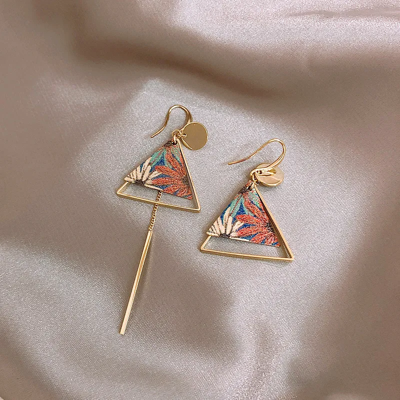 New Arrival Asymmetry Triangular Oil Painting 925 Silver Needle Ladies Tassels Stud Earrings Wholesale Jewelry For Women Gifts
New Arrival Asymmetry Triangular Oil Painting 925 Silver Needle Ladies Tassels Stud Earrings Wholesale Jewelry For Women Gifts