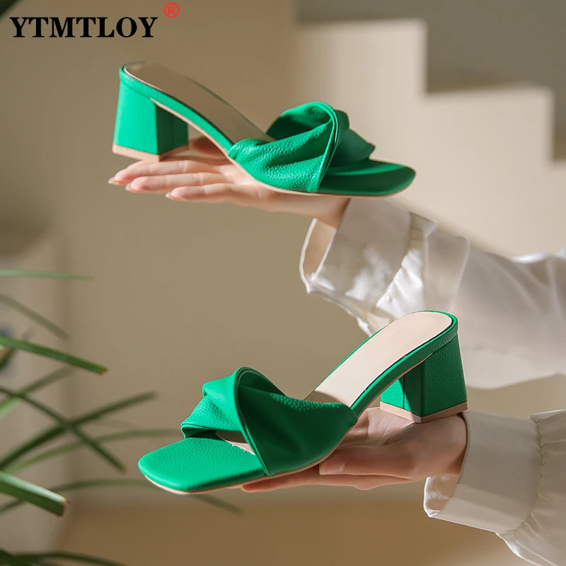 Шлепанцы женские на низком каблуке, люксовые базовые туфли без задника, резиновые, в стиле ретро, летняя обувь
Шлепанцы женские на низком каблуке, люксовые базовые туфли без задника, резиновые, в стиле ретро, летняя обувь