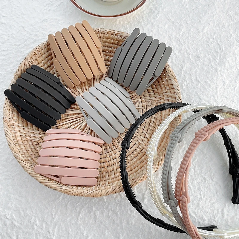 Telescopic Headbands New Portable Folding Hairpin Women Magic Headband Hair Hole with Tooth Non-Slip Hair Claw Hair Accessories 
Telescopic Headbands New Portable Folding Hairpin Women Magic Headband Hair Hole with Tooth Non-Slip Hair Claw Hair Accessories