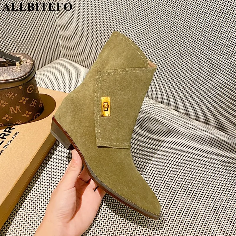 Size 33-40 Metal Design Soft Suede Genuine Leather Low Heel Women Boots Fashion Female European Style Winter Shoes Ankle Boots
Size 33-40 Metal Design Soft Suede Genuine Leather Low Heel Women Boots Fashion Female European Style Winter Shoes Ankle Boots