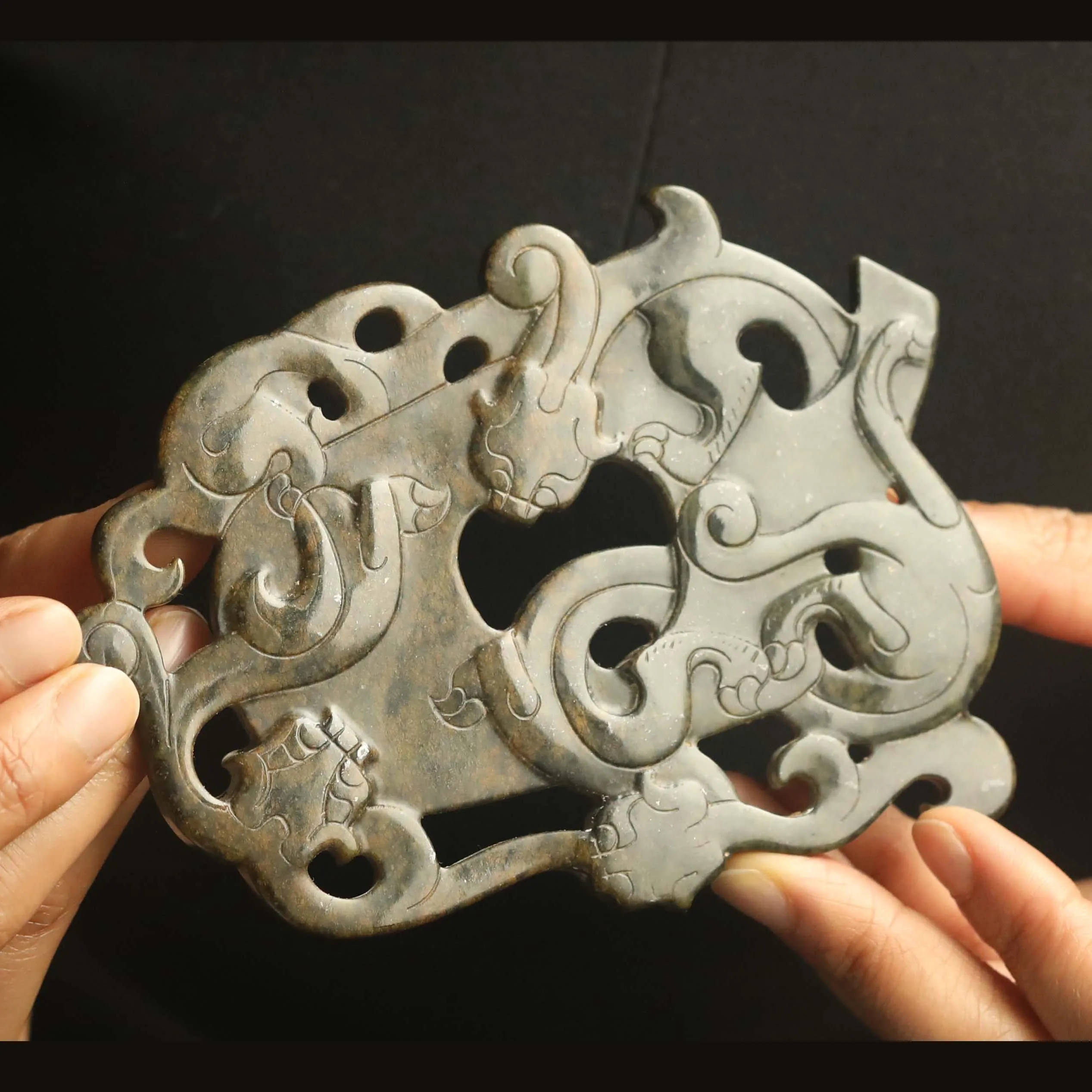 Old China Natural Hetian Jade Hand Carved hollowed out double dragon Bi Plate 25
Old China Natural Hetian Jade Hand Carved hollowed out double dragon Bi Plate 25