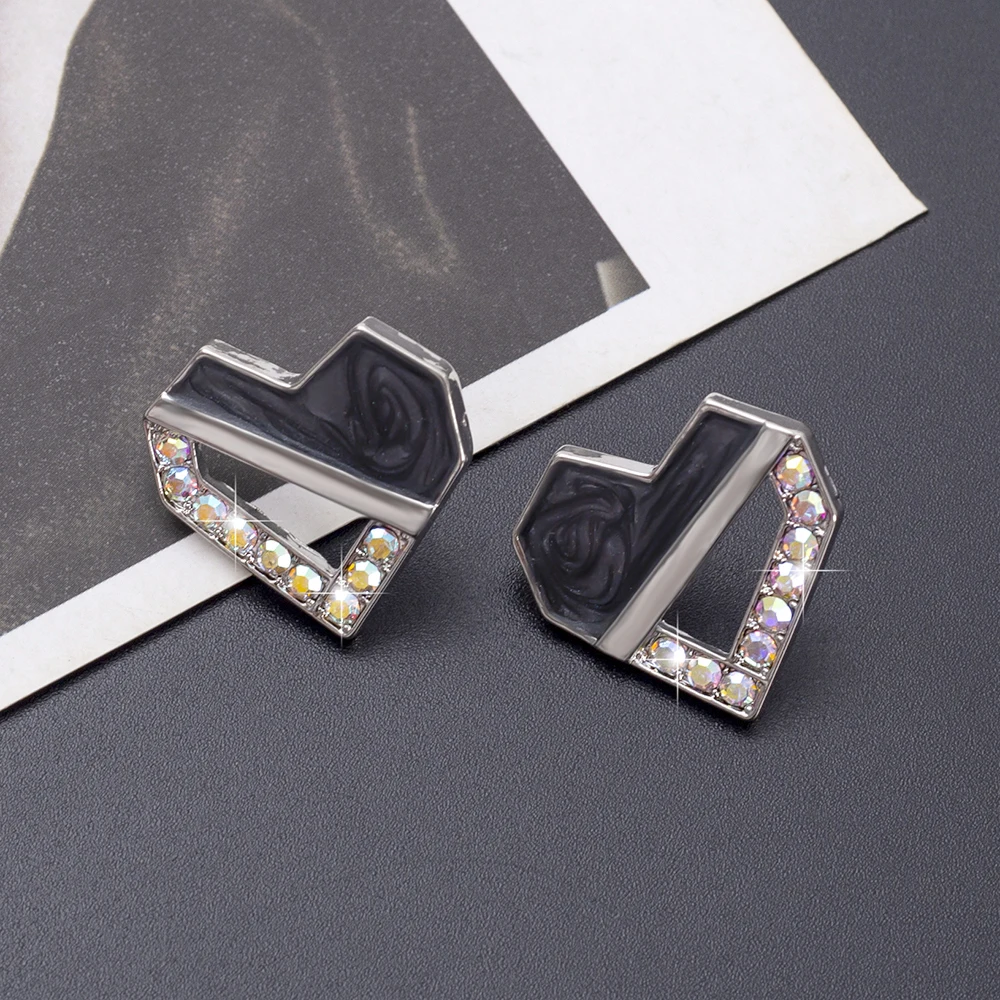 

Korean Fashion Hollowed Zinc Alloy Inlaid Rhinestone Oil Drop Retro Heart Earrings For Women Luxury Aesthetic Vintage Jewelry
