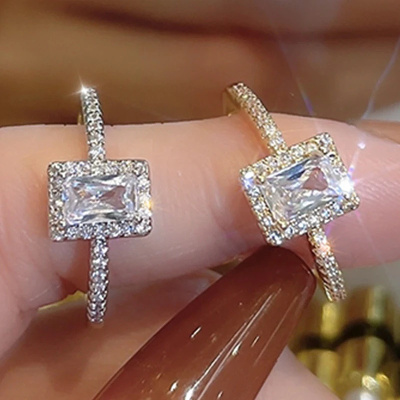 Elegant Simple Zircon Square Ring For Women Sparkling Diamond Open Ring Adjustable Cubic Metal Finger Ring Wedding Party Jewelry
Elegant Simple Zircon Square Ring For Women Sparkling Diamond Open Ring Adjustable Cubic Metal Finger Ring Wedding Party Jewelry