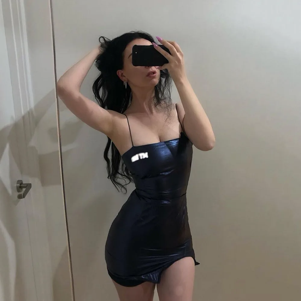 Europe and The United States 2021 Autumn New PU Leather Reflective Lettering Gilded Suspender Dress Party Dress Sexy Undefined
Europe and The United States 2021 Autumn New PU Leather Reflective Lettering Gilded Suspender Dress Party Dress Sexy Undefined