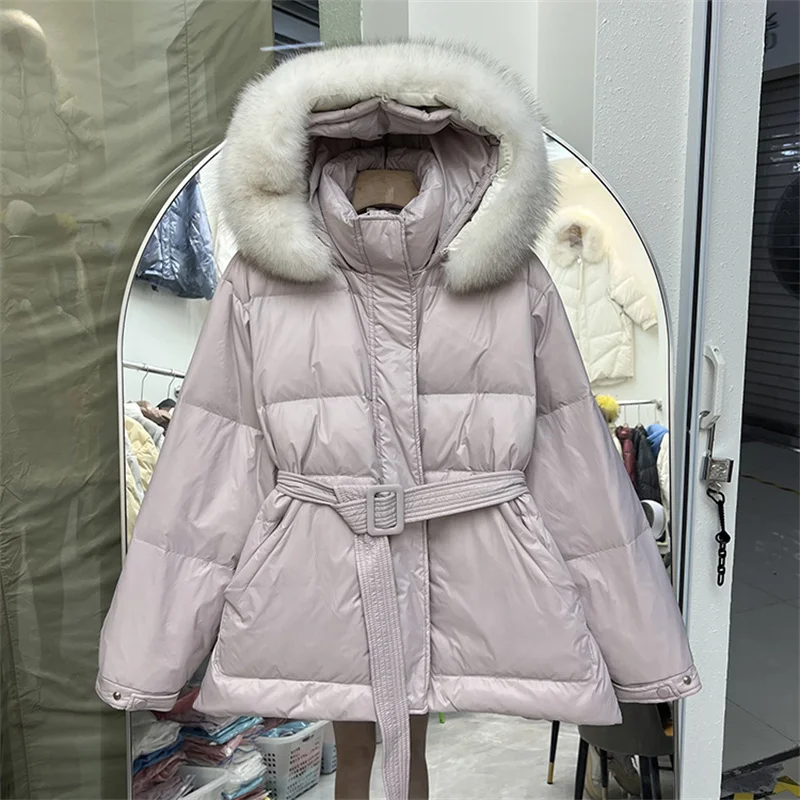 2023 Autumn Winter Women Short Puffer Jacket With Sashes Fashion Faux Fur Collar Hooded White Duck Down Parkas Female Outerwear
2023 Autumn Winter Women Short Puffer Jacket With Sashes Fashion Faux Fur Collar Hooded White Duck Down Parkas Female Outerwear