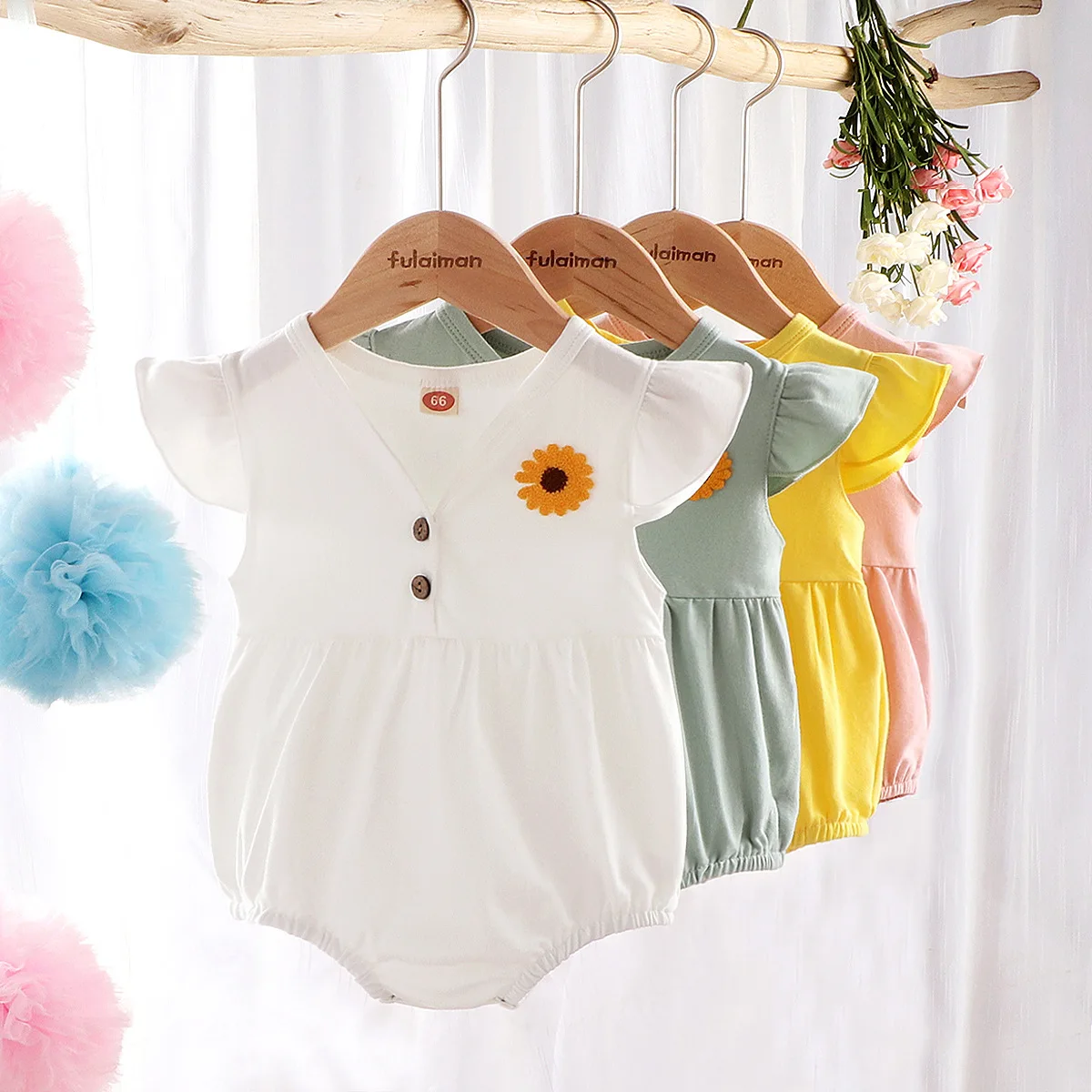 Baby four-color daisy triangle romper female baby fresh breathable princess flying sleeve bag fart romper
Baby four-color daisy triangle romper female baby fresh breathable princess flying sleeve bag fart romper