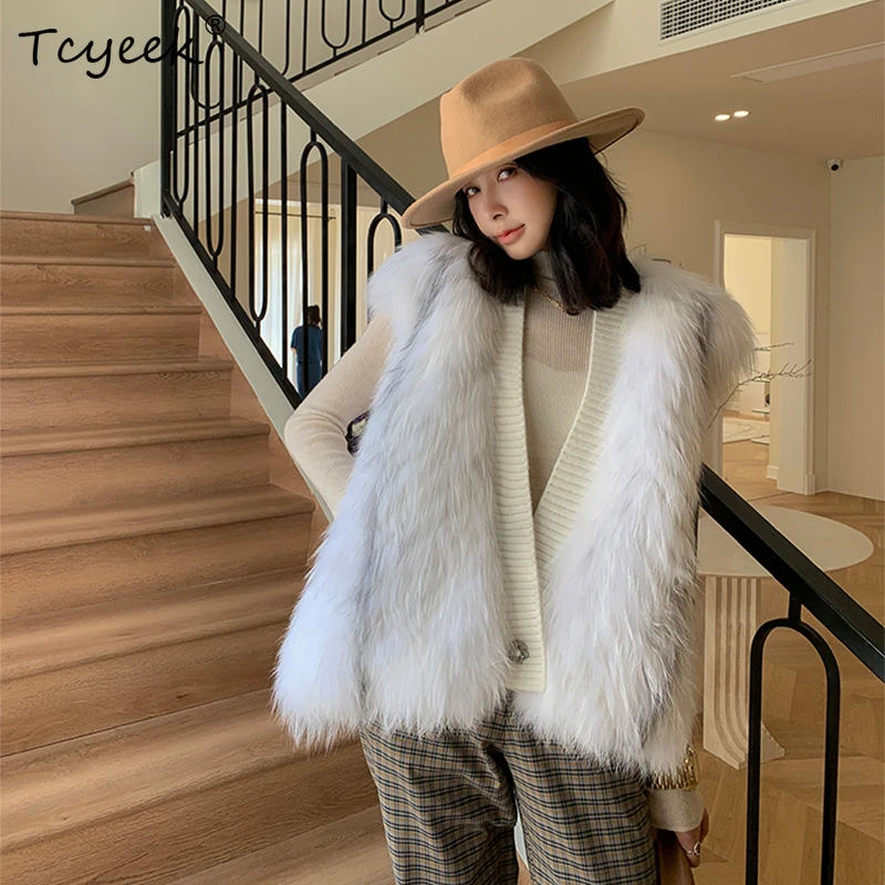 Real Fur Women's Vest Autumn And Winter Solid High Quality Single Button Short Knitted Stitching Real Fox Fur Sleeveless Vest
Real Fur Women's Vest Autumn And Winter Solid High Quality Single Button Short Knitted Stitching Real Fox Fur Sleeveless Vest
