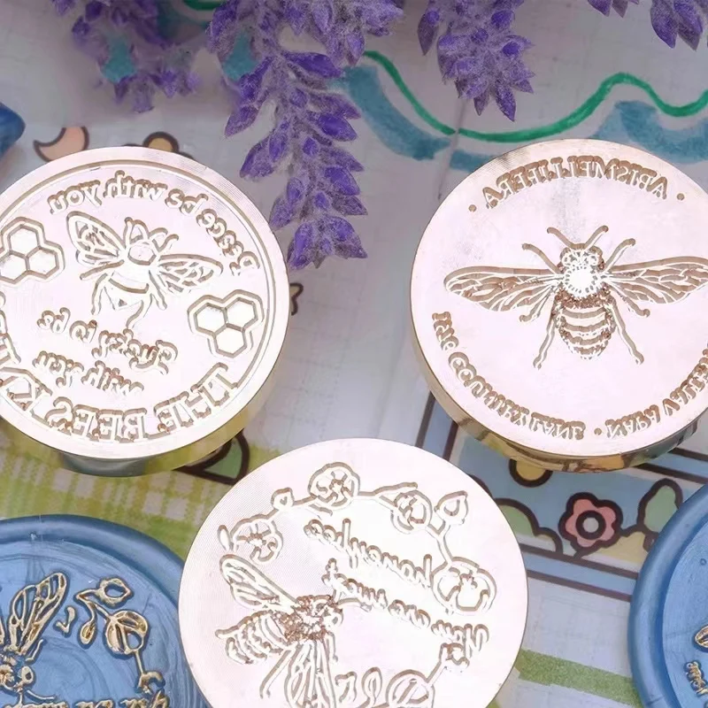 Bee Sealing Wax Stamps Head 2.5cm 3cm Round Head DIY Sealing Stamp for Wedding Invitation Card Decor Gift Wrap Envelope Seal
Bee Sealing Wax Stamps Head 2.5cm 3cm Round Head DIY Sealing Stamp for Wedding Invitation Card Decor Gift Wrap Envelope Seal