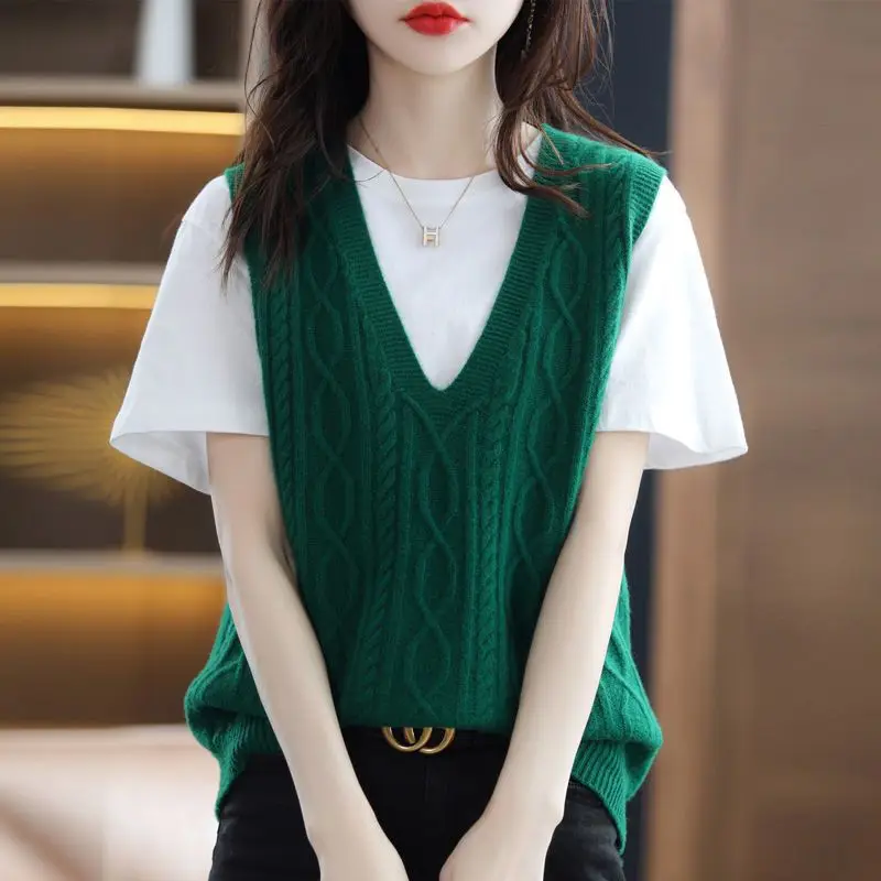 Stylish Solid Color V-Neck Knitted Sleeveless Vest Sweater Female Clothing 2022 Autumn New Loose Casual Pullovers All-match Kore
Stylish Solid Color V-Neck Knitted Sleeveless Vest Sweater Female Clothing 2022 Autumn New Loose Casual Pullovers All-match Kore