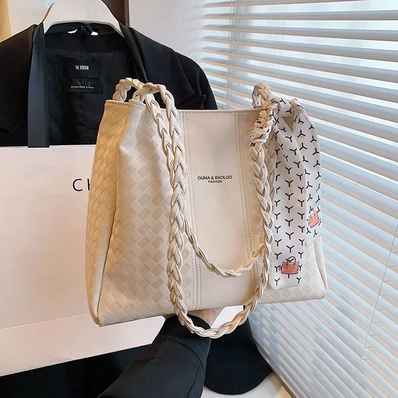 Miracle Kira 2023 Autumn/Winter New Hot High Capacity Fashion Commuter Shoulder Bag Popular Tote Bag Holiday Gift Free Delivery
Miracle Kira 2023 Autumn/Winter New Hot High Capacity Fashion Commuter Shoulder Bag Popular Tote Bag Holiday Gift Free Delivery