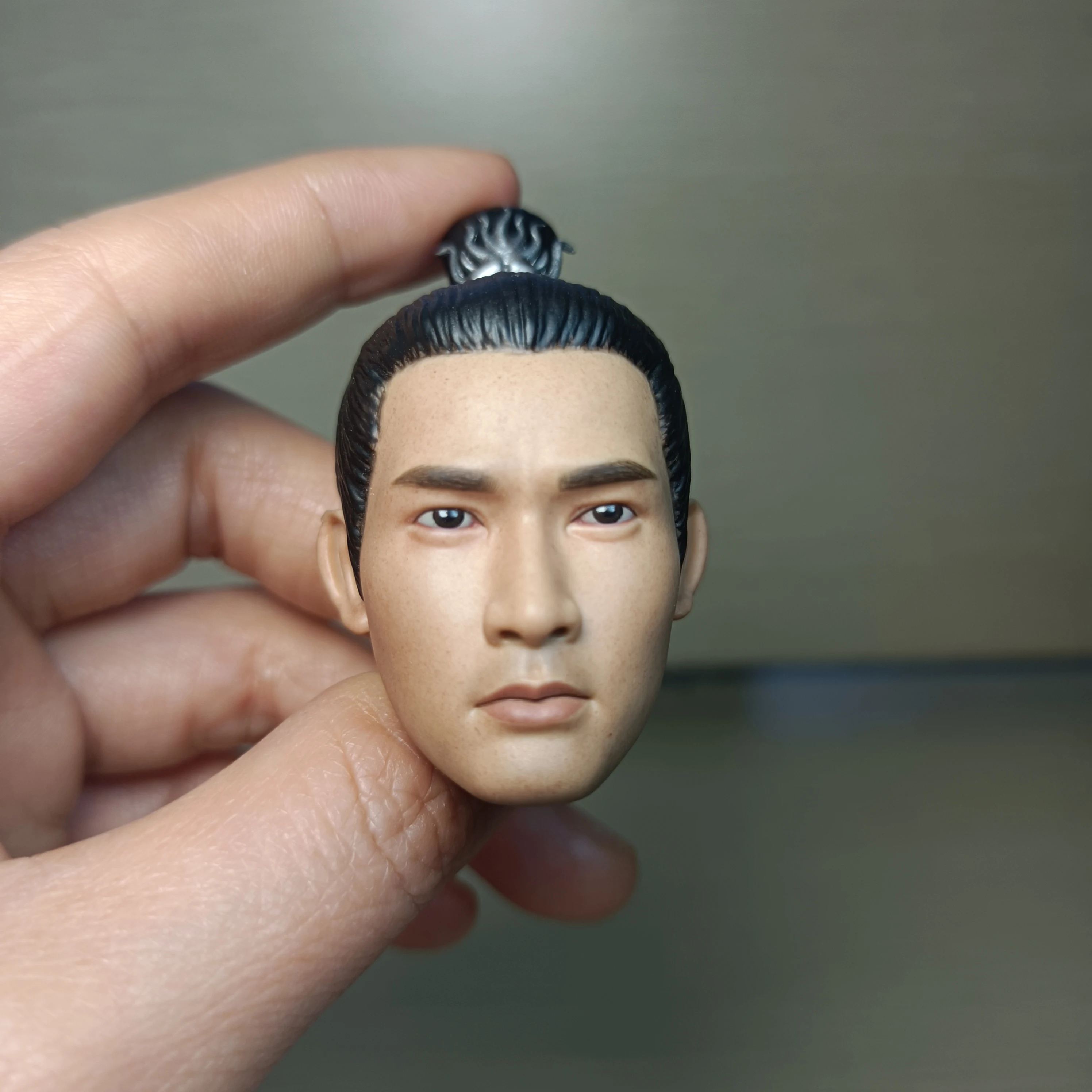 1:6 Голова короля династии Цин не юань для 12-дюймовой мужской фигурки, игрушки для тела
1:6 Голова короля династии Цин не юань для 12-дюймовой мужской фигурки, игрушки для тела
