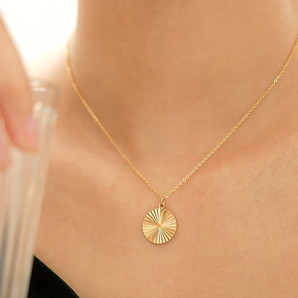SCALLOPED Fashion Creative Water Pattern Titanium Steel Necklace Temperament Ladies Festival Party Jewelry Necklace
SCALLOPED Fashion Creative Water Pattern Titanium Steel Necklace Temperament Ladies Festival Party Jewelry Necklace