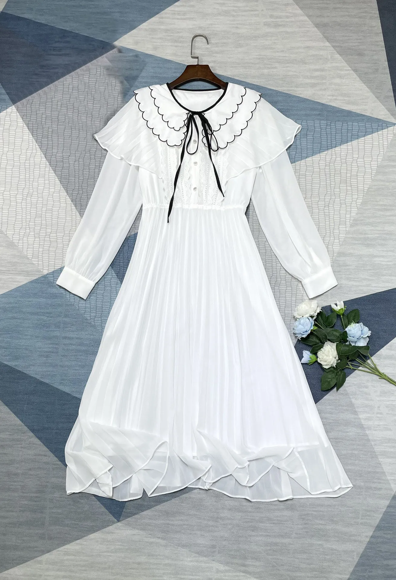 Heavy industry embroidered lotus leaf lace dress fabric is soft and comfortable 2023 summer new hot
Heavy industry embroidered lotus leaf lace dress fabric is soft and comfortable 2023 summer new hot