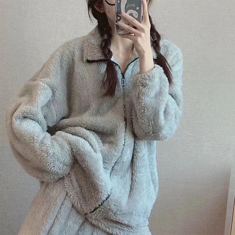 Женские пижамные комплекты из кораллового флиса, зимние теплые фланелевые брюки с отложным воротником и длинным рукавом, домашняя одежда, одежда для сна, пижамы
Женские пижамные комплекты из кораллового флиса, зимние теплые фланелевые брюки с отложным воротником и длинным рукавом, домашняя одежда, одежда для сна, пижамы