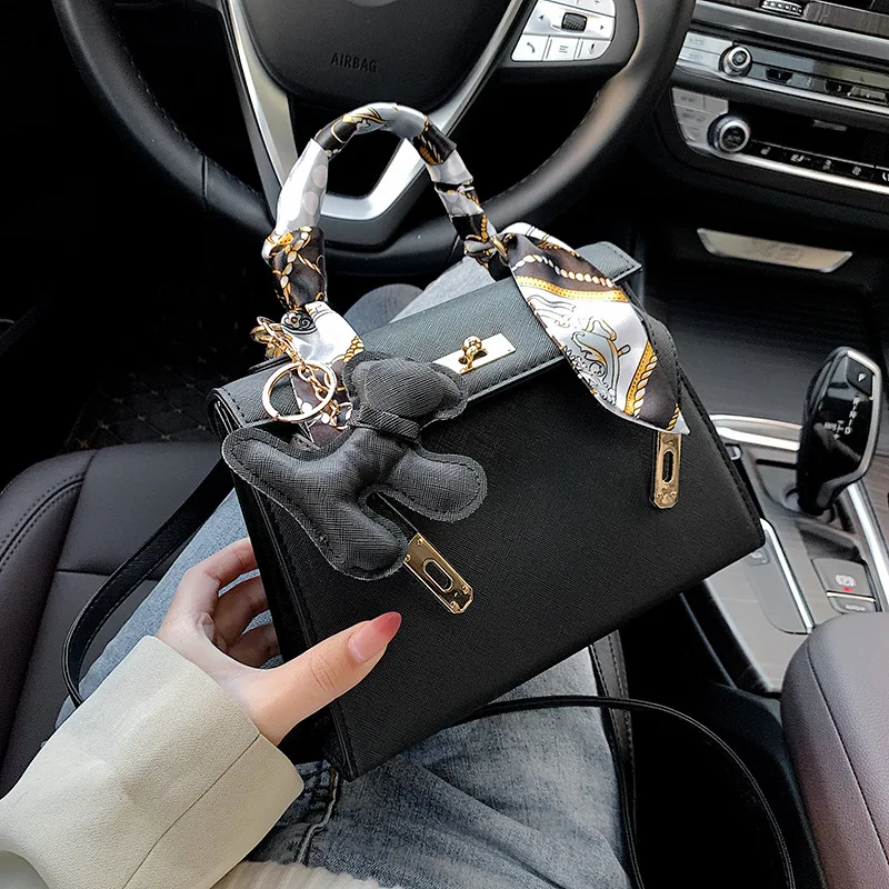 2022 New Woman Shoulder Bag Brand Fashion Tote Summer Luxury Leather Designer Crossbody Strap Pinko Black Large Beach Bags 
2022 New Woman Shoulder Bag Brand Fashion Tote Summer Luxury Leather Designer Crossbody Strap Pinko Black Large Beach Bags
